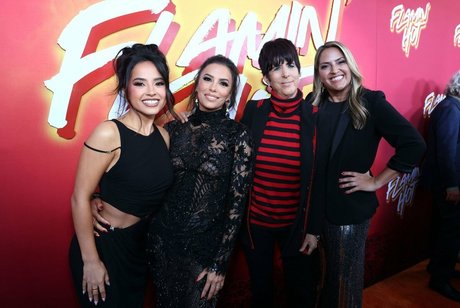 gorgeous milf onlyfans naked images