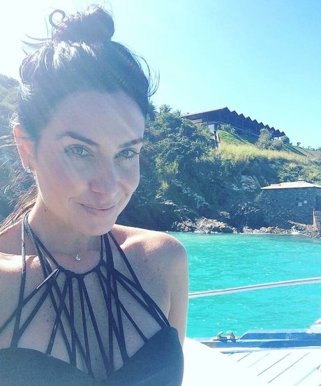 Larissa Erthal pretty pornstar images