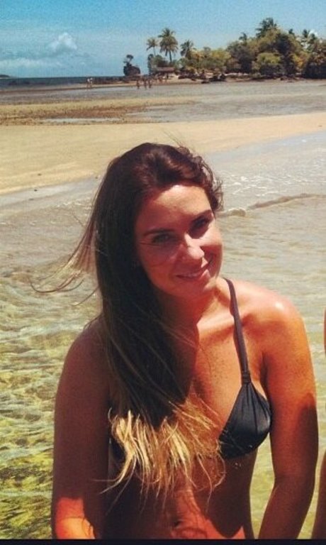 Larissa Erthal model sexy photos