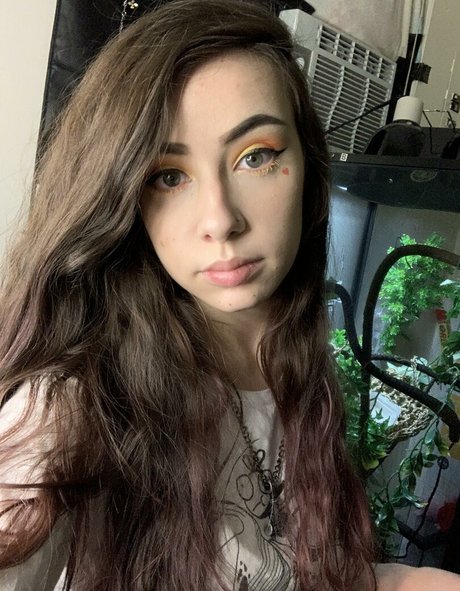 Lexi Lynx pornstar naked gallery