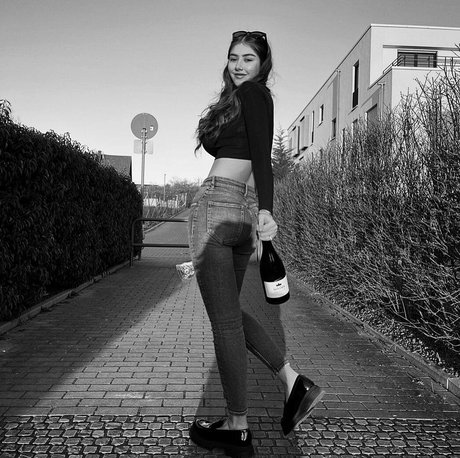 lisa straube model image