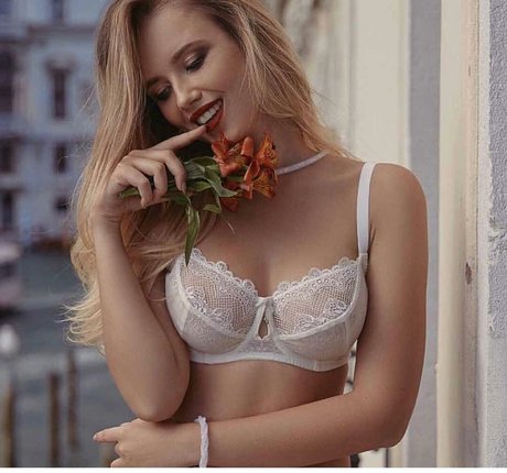 Polina Malinovskaya high quality star photos