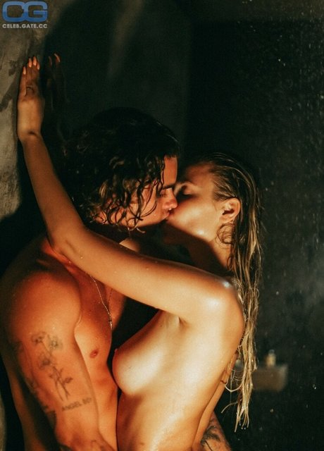 Polina Malinovskaya star nude pics