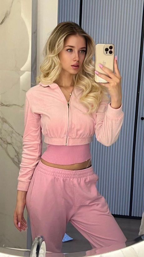 Polina Malinovskaya art model galleries