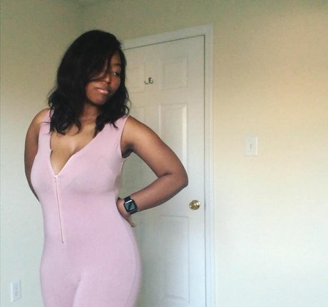 Key Plays erotic pornstar picture