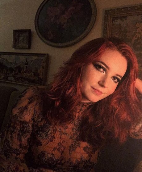 Goodnight Moon model nude picture