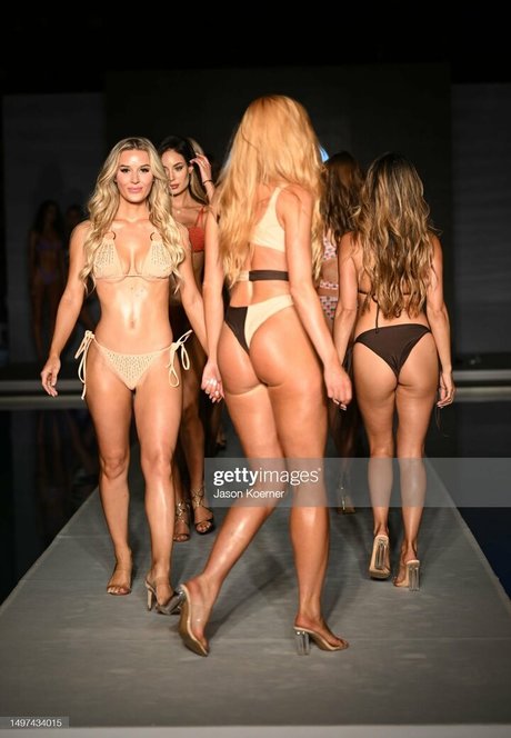 Danielle Moinet star porn photos