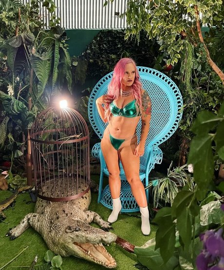 Shazza McKenzie star nudes gallery