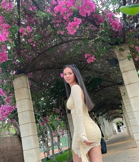 Lily Draycott model naked photo