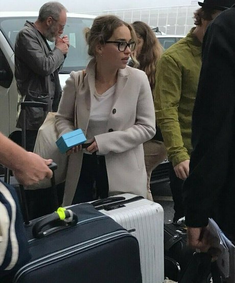 Emilia Clarke nude actress pic