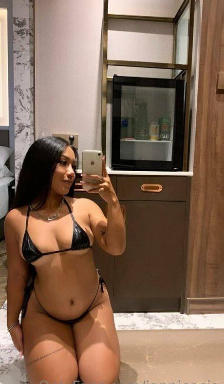 model onlyfans exclusive image