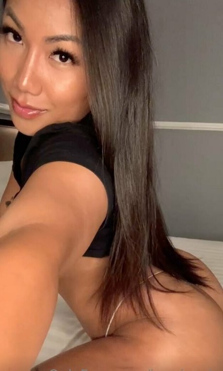 jannieasia adult model image