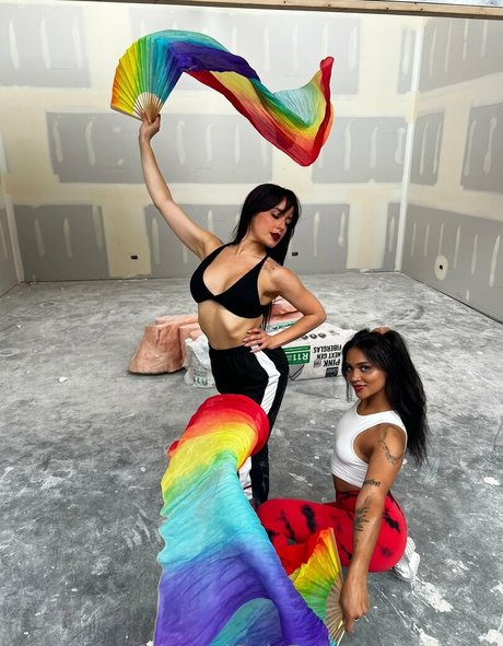 be rave naked star pic