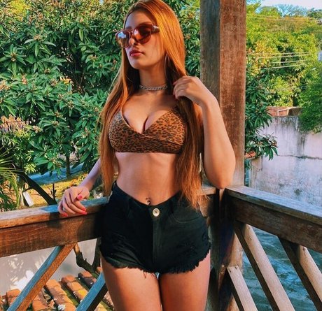 Petropolis model free photo