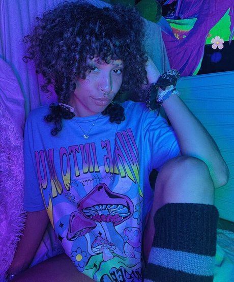 The Unholychi star hd img