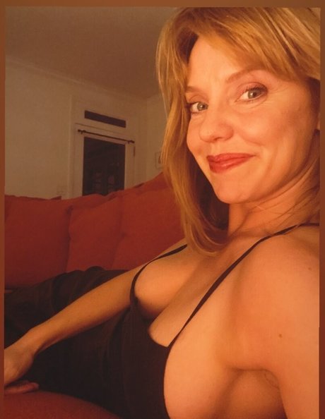 Kelli Garner adult model pics