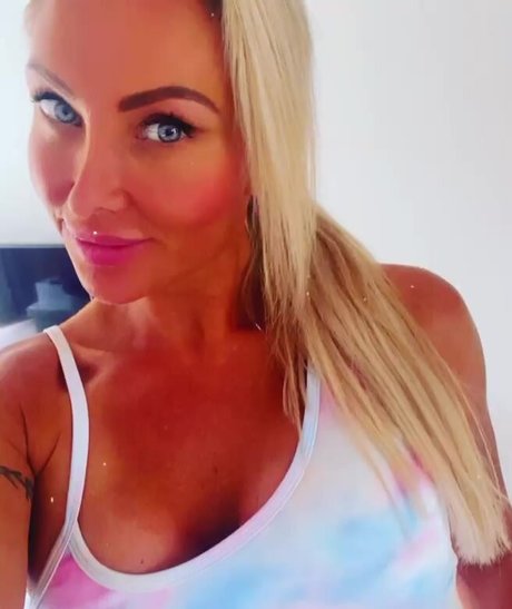 Laura Hermansen art model gallery