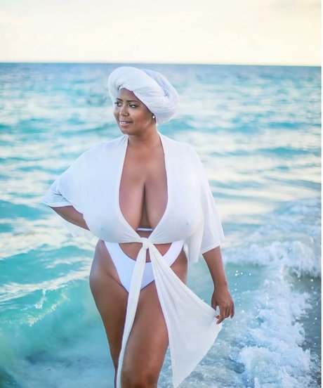 Monique Cooper best model pics