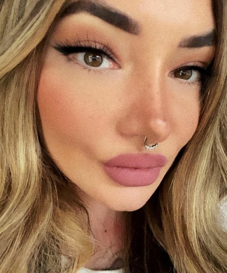 Brittany Zapata model adult pictures