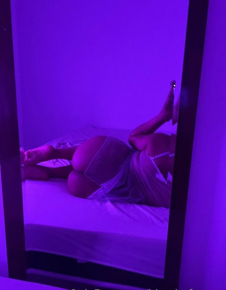 infernadeliciouscurves naked model picture