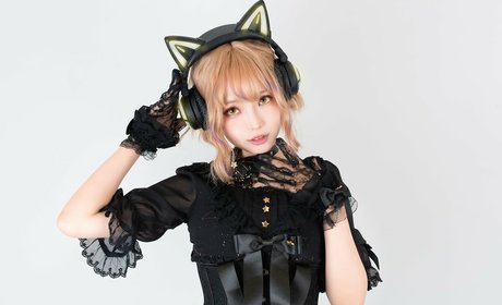 eeelyeee sexy model picture