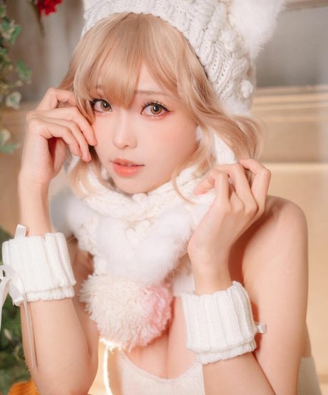 eeelyeee nudes model images