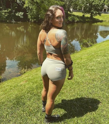 Kris Statlander adult model picture