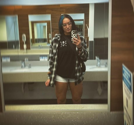 Kris Statlander erotic pornstar image