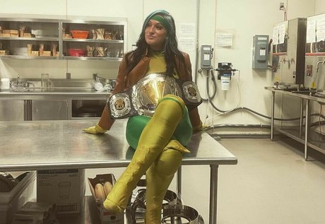 Kris Statlander porn star images