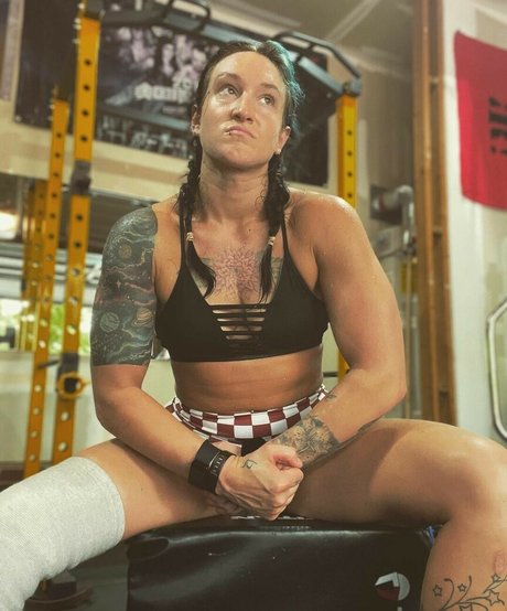 Kris Statlander model photos