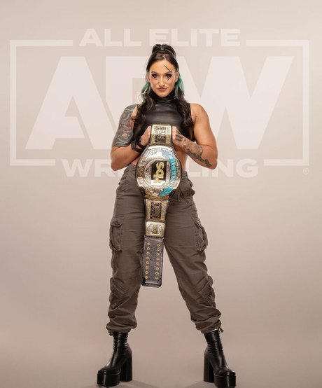 Kris Statlander model best images