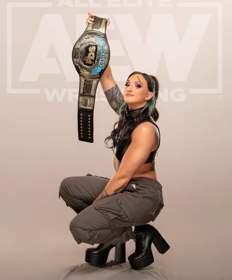 Kris Statlander model art picture