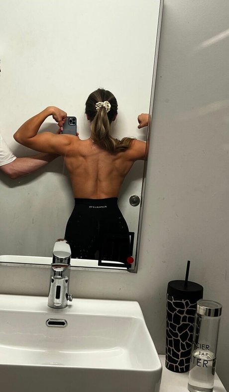 Meelah Robbins star pornographic galleries