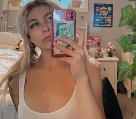 bugurl pornstar pretty photo