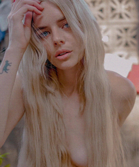 Samara Weaving erotic pornstar photos