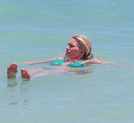 Natasha Henstridge model hd gallery