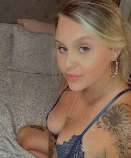 hotblondie95 pretty actress img