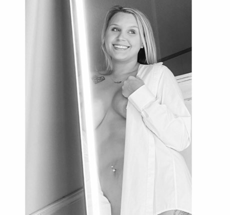 hotblondie95 pornstar high quality pictures