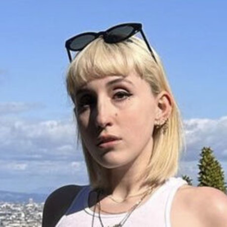 Harley Quinn Smith erotic model archive