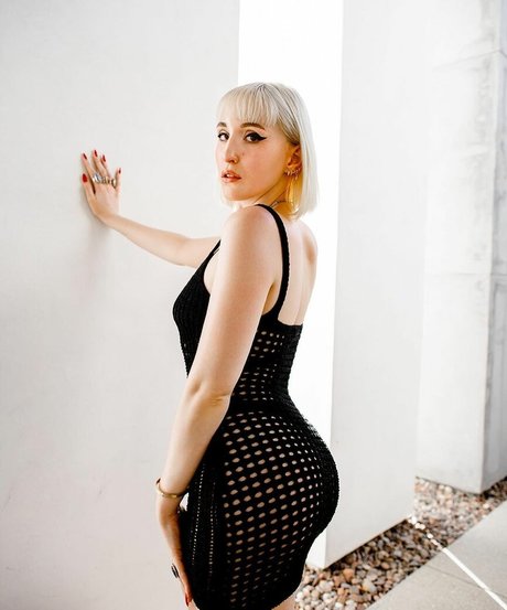 Harley Quinn Smith sexy actress galleries