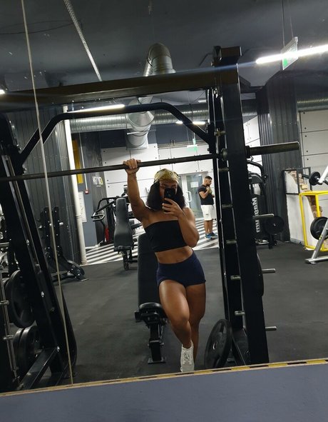 curvy naked onlyfans erotic pic