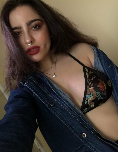 artbitch666 model beautiful picture