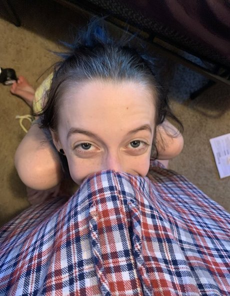 FrontDeskLady pretty actress picture