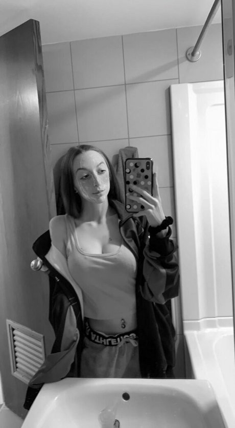 FrontDeskLady exclusive actress images