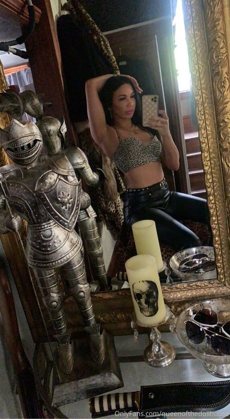 queenofthedollhouse model nude archive