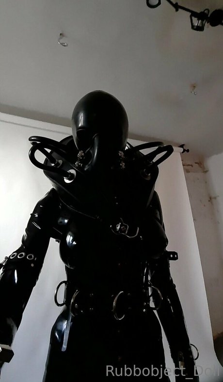 rubbobject doll nude model photos