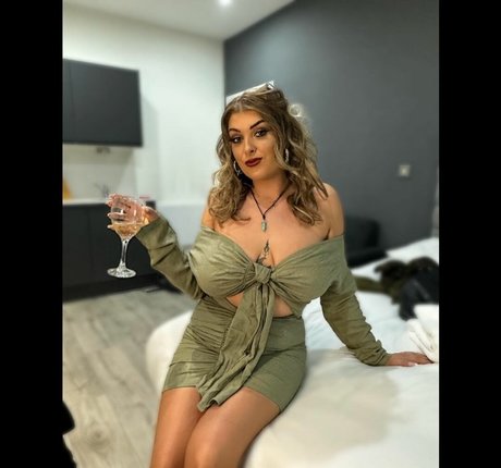 Char MacXOX perfect actress photo