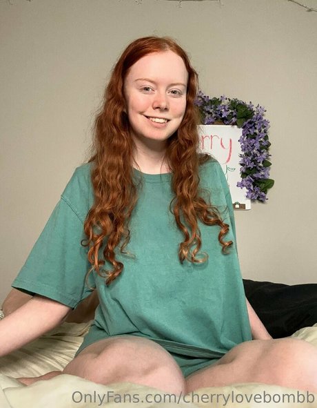 Cherrylovebombb erotic pornstar galleries