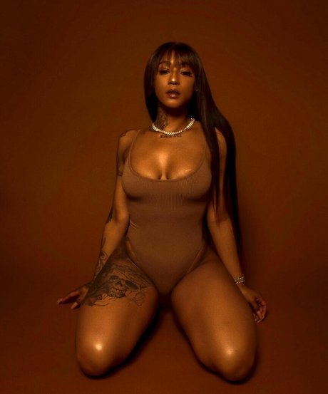 Mizz Twerksum sexy star galleries