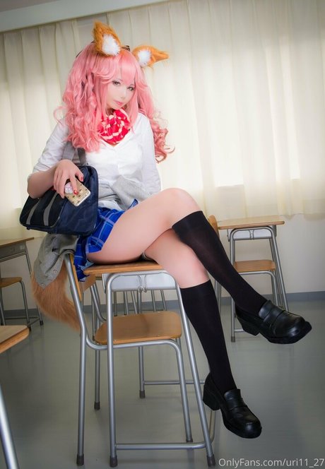 Uri11 27 star adult image